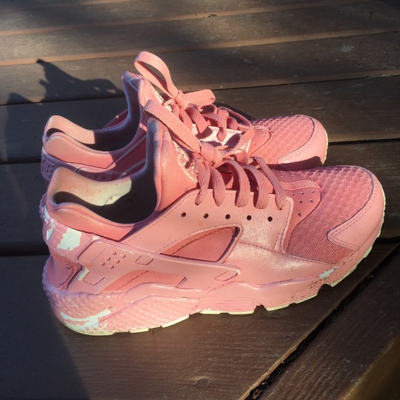 Bubblegum Pink NIKE Huarache Sneakers, US size 8.5 - Picture 2 of 12